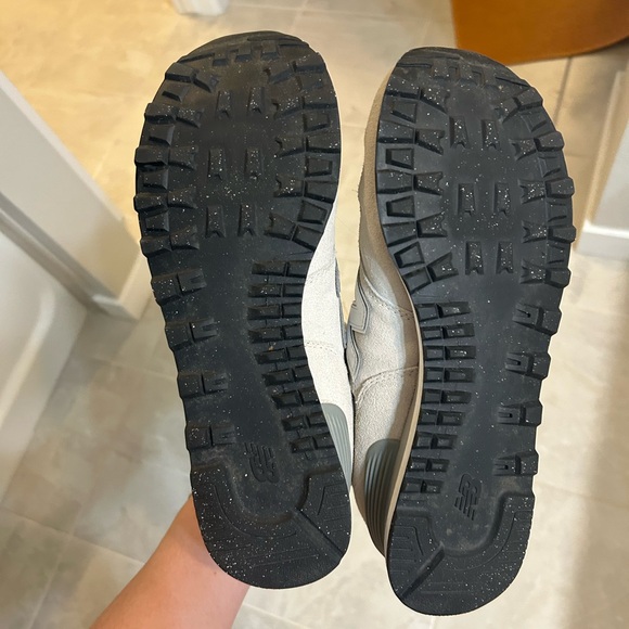 New Balance Tan and White Sneakers, lightly worn - Picture 4 of 4